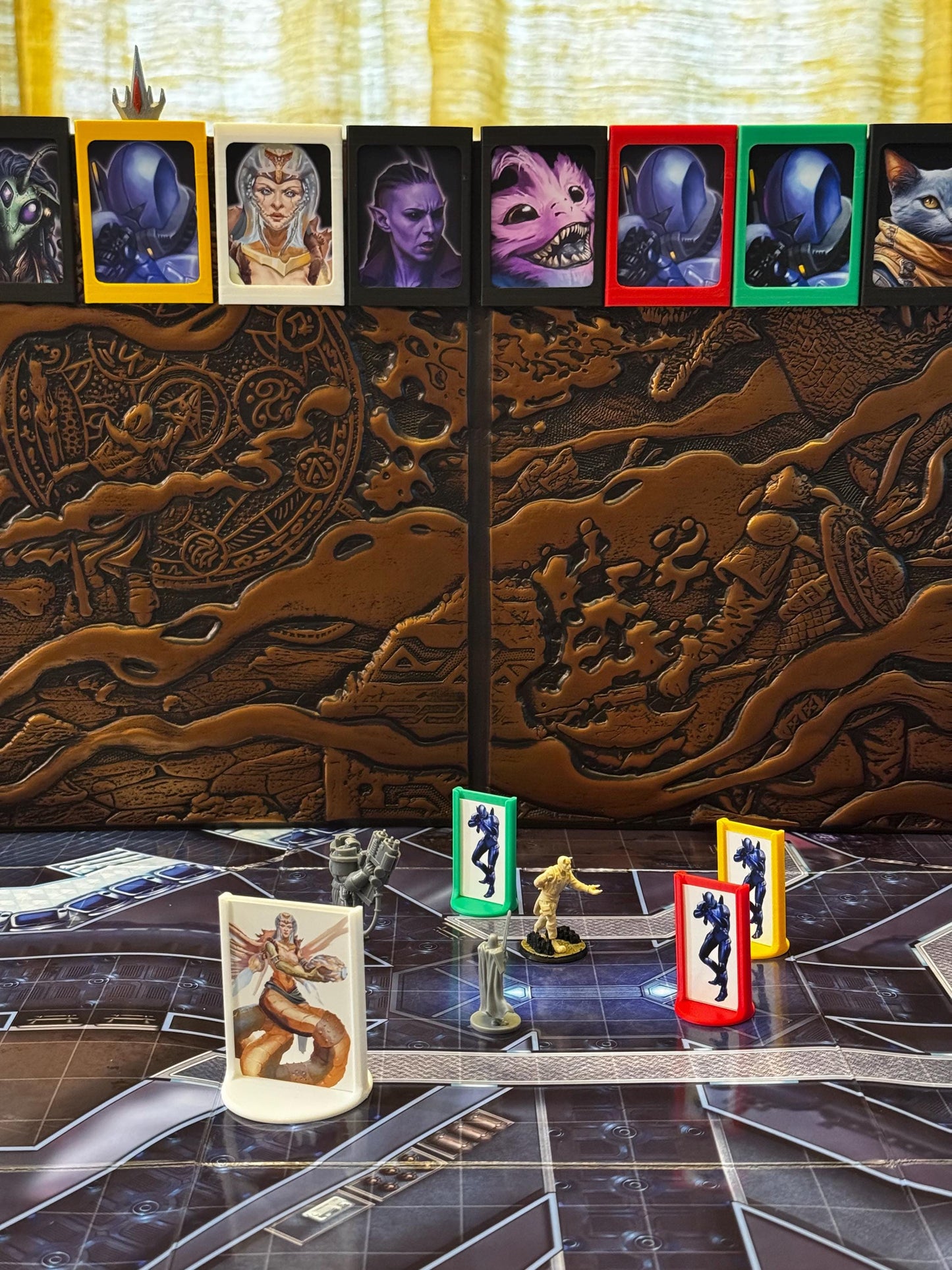GM Screen Portrait Initiative Tracker  Magnetic Turn Marker & Art Standees - Eagle and Crown