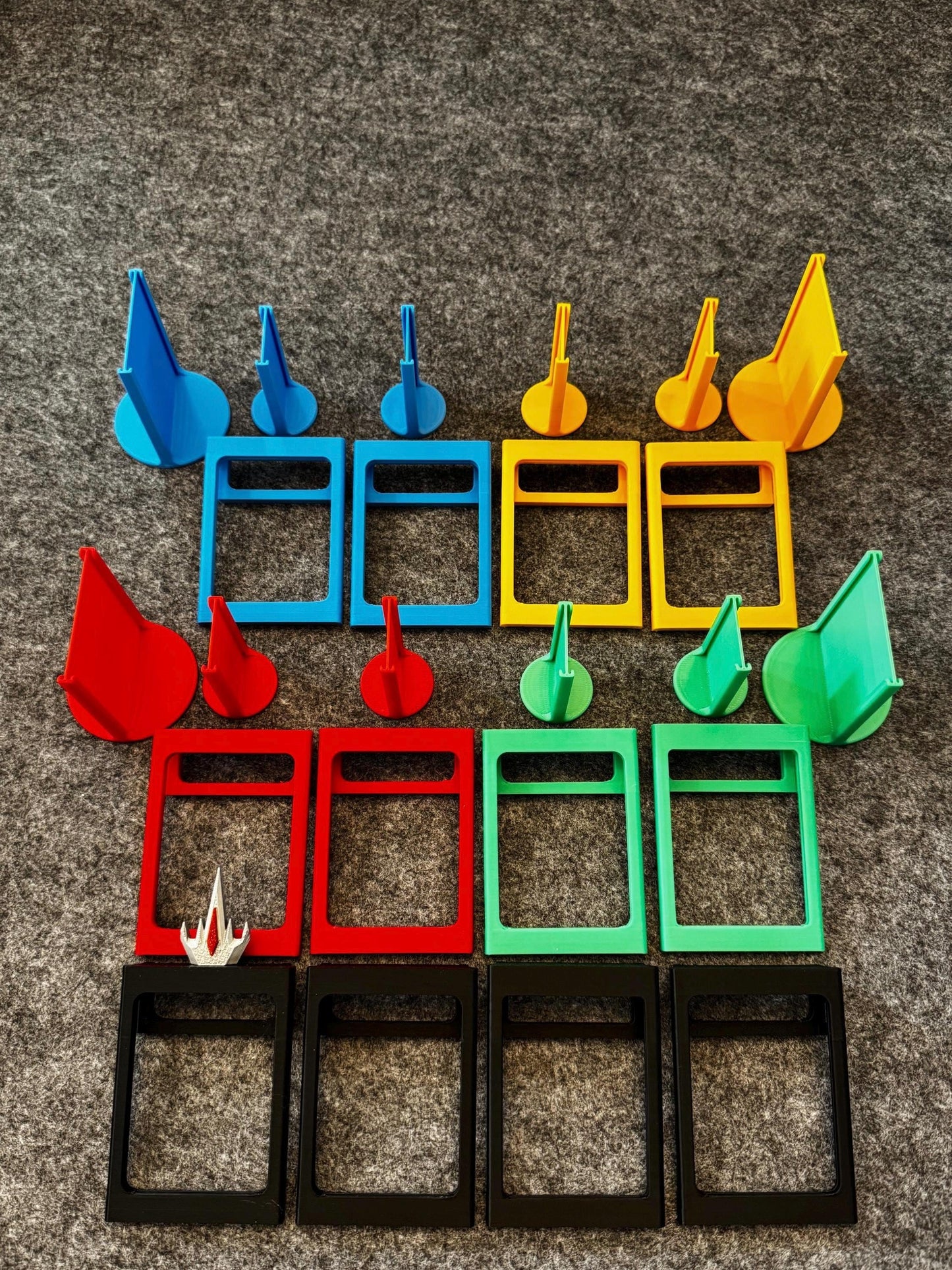 GM Screen Portrait Initiative Tracker  Magnetic Turn Marker & Art Standees - Eagle and Crown